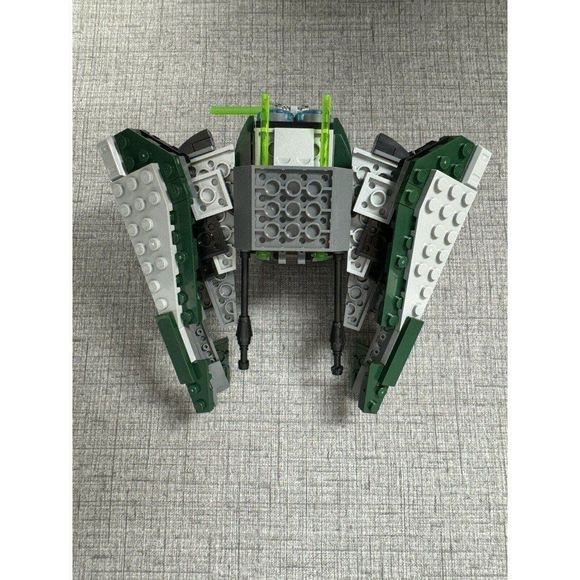 LEGO Star Wars: Yoda's Jedi Starfighter (75360) - Picture 6 of 6